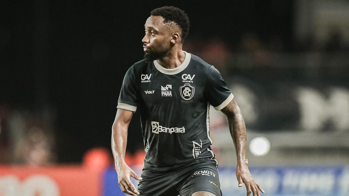 Sávio, lateral do Remo, recebe críticas do técnico e da torcida