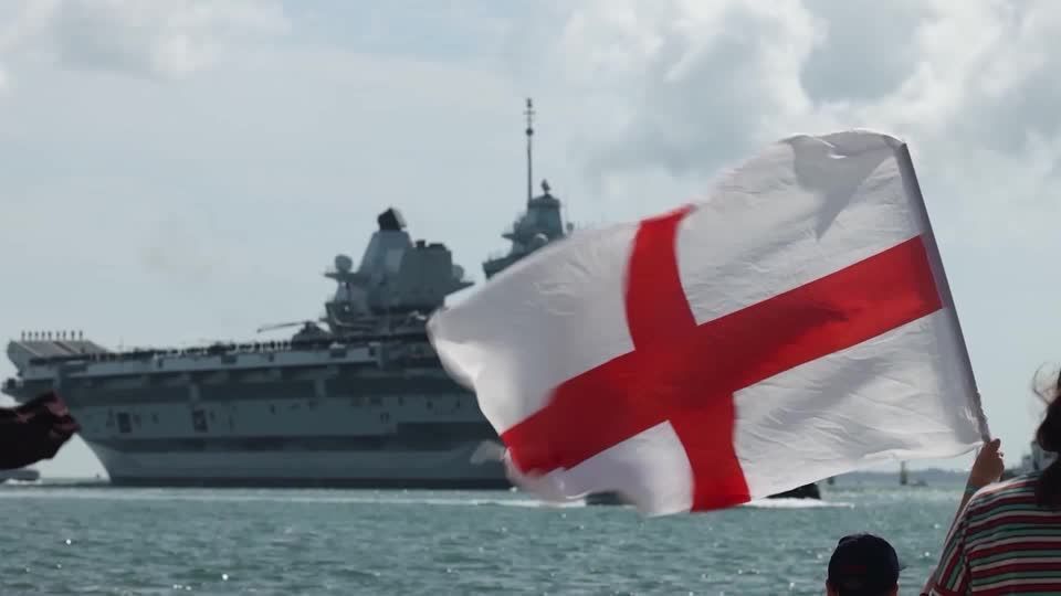 "Porta-avião britânico em estado de prontidão para operações"