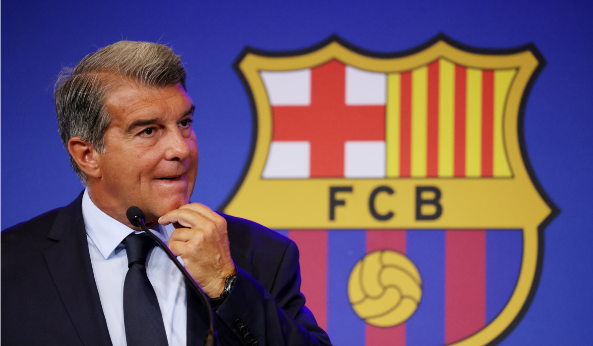 Joan Laporta é reeleito presidente do Barcelona com apoio massivo