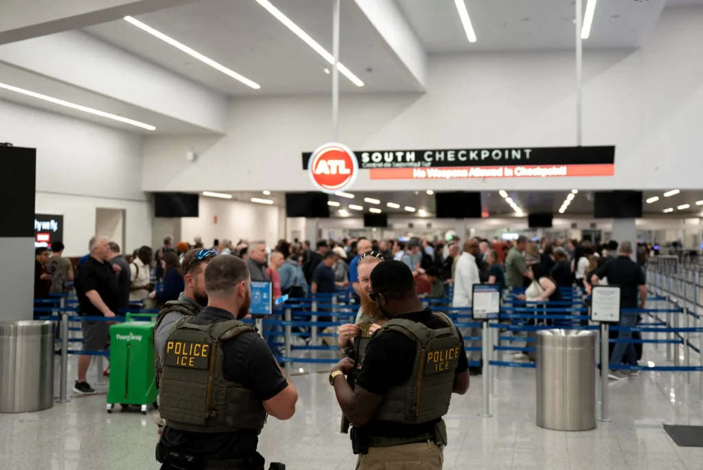 ICE envia agentes a mais de 10 aeroportos dos EUA por segurança