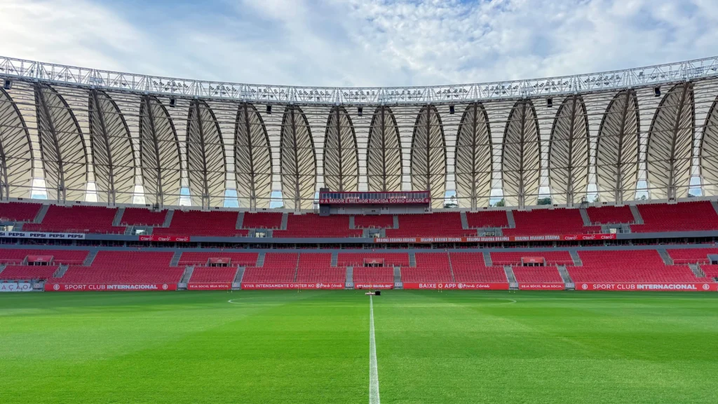 Internacional recebe Chapecoense em busca de vitória no Brasileirão
