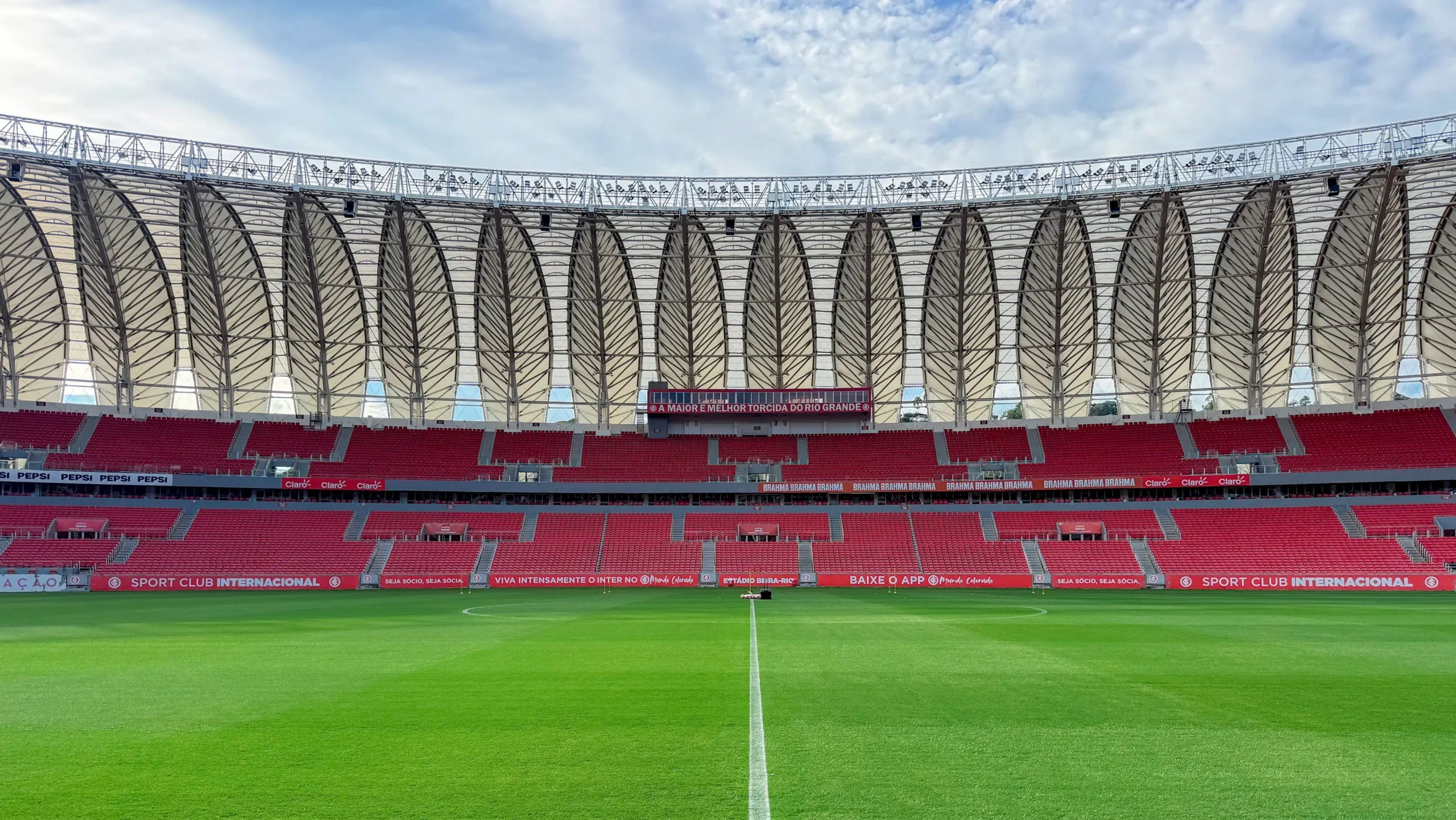 Internacional recebe Chapecoense em busca de vitória no Brasileirão