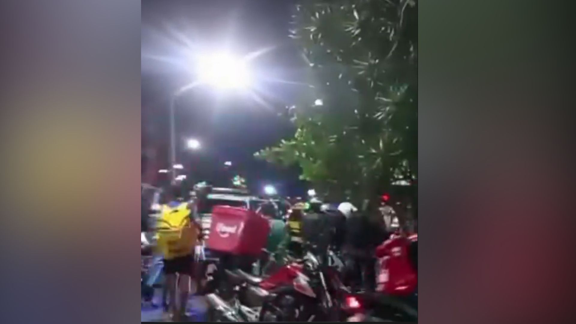 Briga de trânsito termina com entregador esfaqueado no Leblon