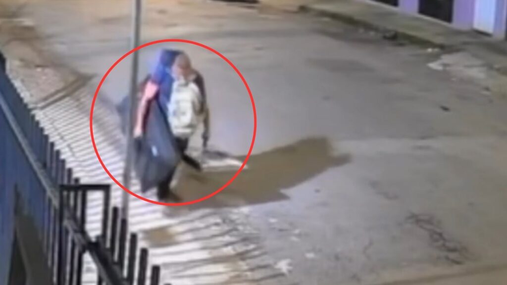 Suspeito é filmado saindo de casa de diretor artístico morto