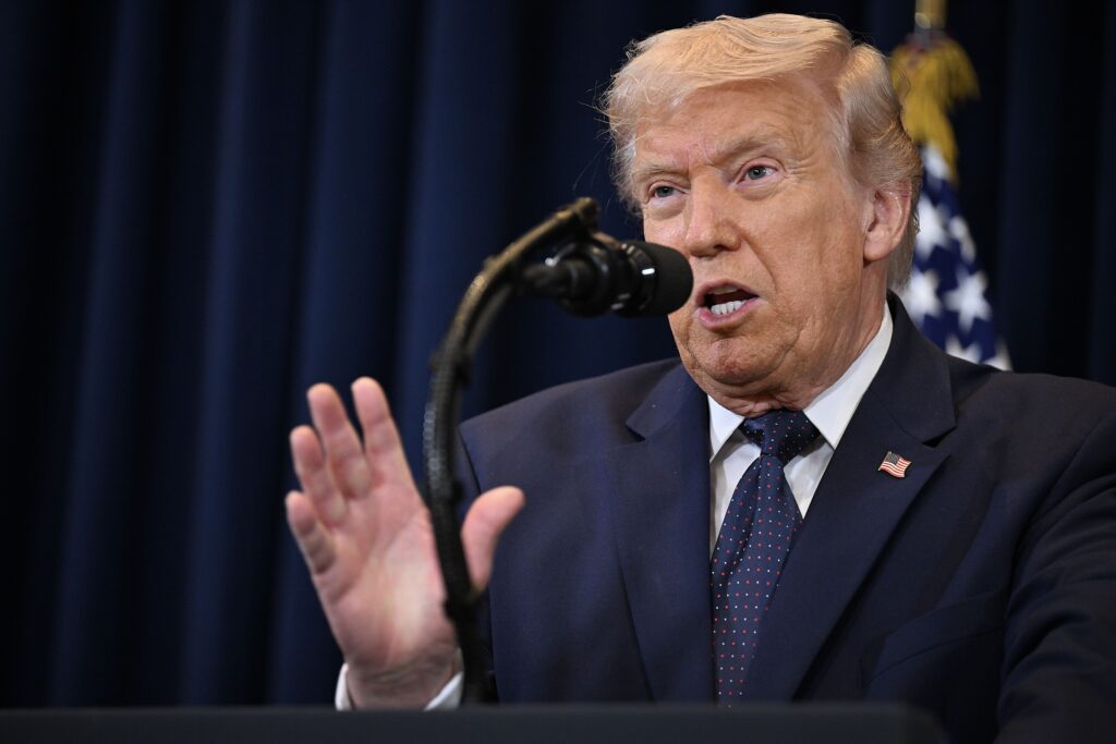 Trump diz que "muitos países" enviarão apoio naval a Ormuz