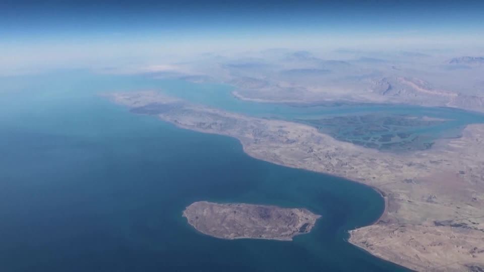 Dois navios-tanque indianos passam pelo Estreito de Ormuz