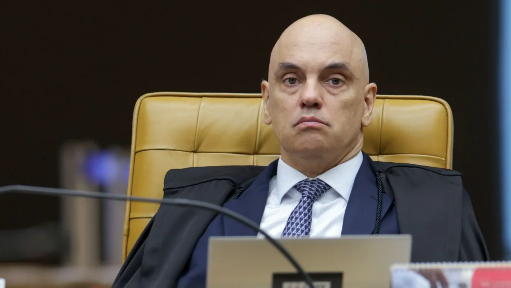 Moraes proíbe sobrevoo de drones e garante segurança de Bolsonaro