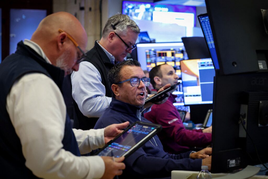 Wall Street opera em alta com custos de energia positivos