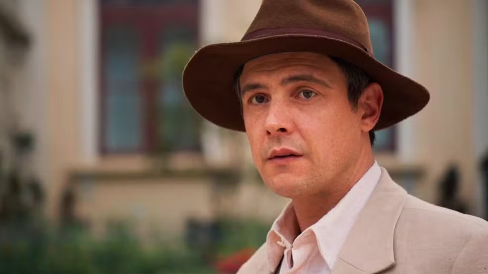 Êta Mundo Melhor: Candinho faz pedido antes do casamento