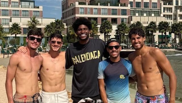 Jogadores do Corinthians aproveitam folga surfando na WSL