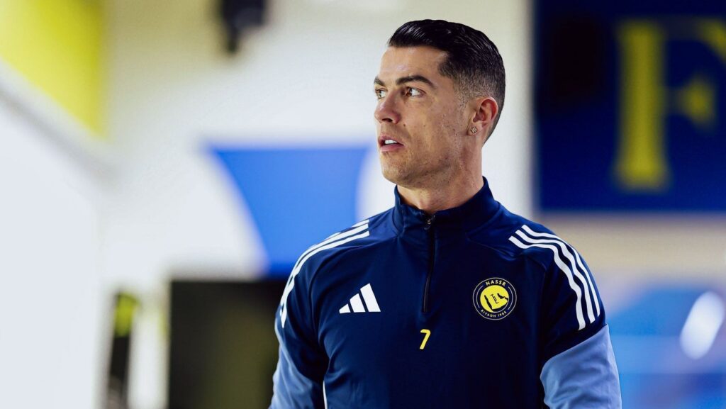 Em meio à Guerra, CR7 busca recuperação de lesão na Espanha