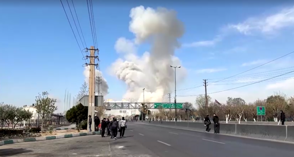 Ataque de EUA-Israel atinge complexo esportivo em Teerã com danos