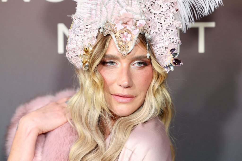 Kesha critica Trump por usar sua música sem autorização