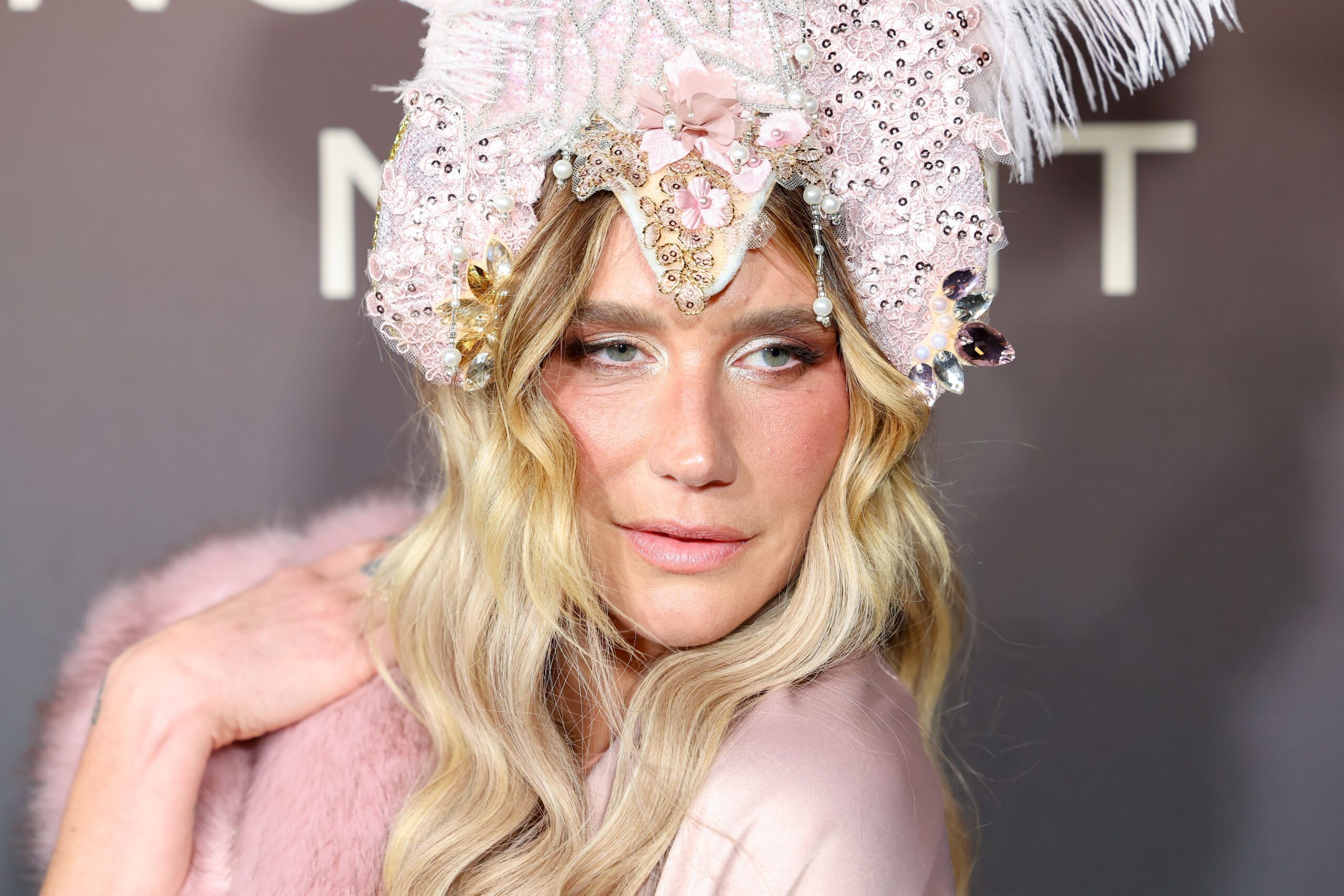 Kesha critica Trump por usar sua música sem autorização