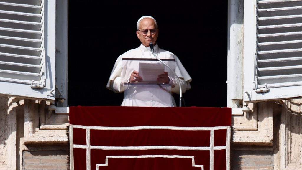 Papa Leão XIV expressa preocupação com Irã e pede paz urgente