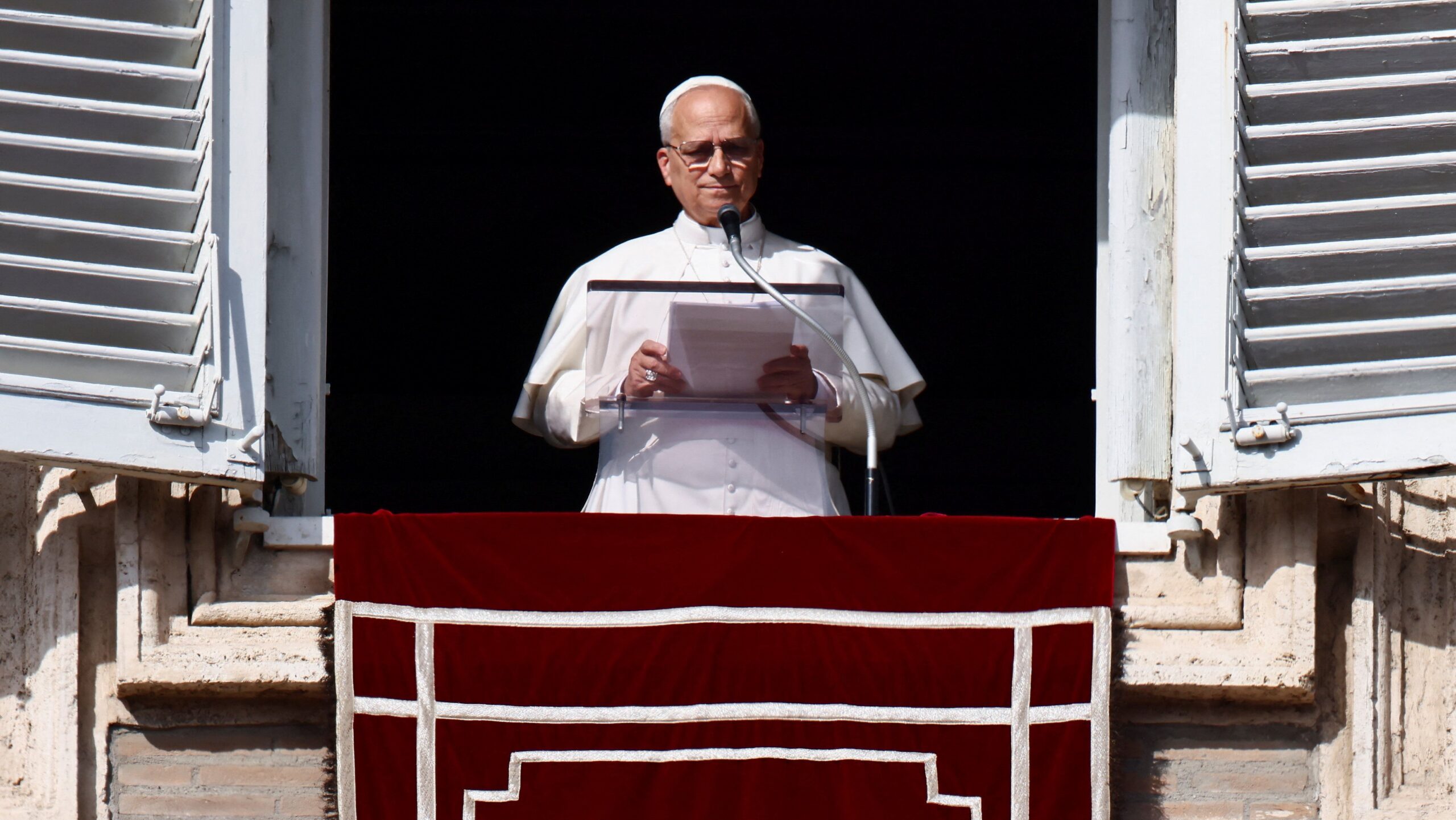 Papa Leão XIV expressa preocupação com Irã e pede paz urgente