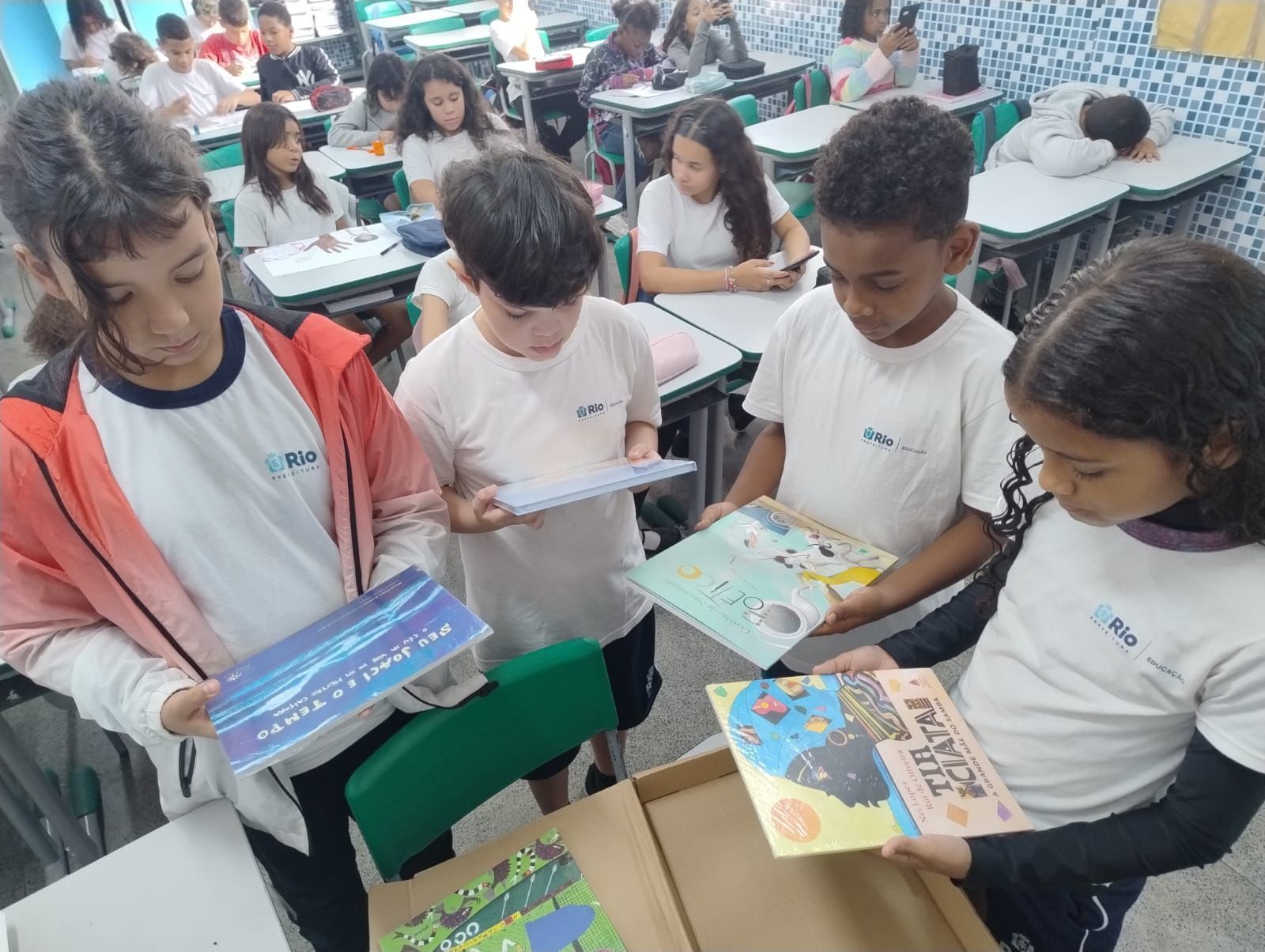 Escolas do RJ recebem projeto de literatura indígena e formação antiracista para inclusão e liberdade