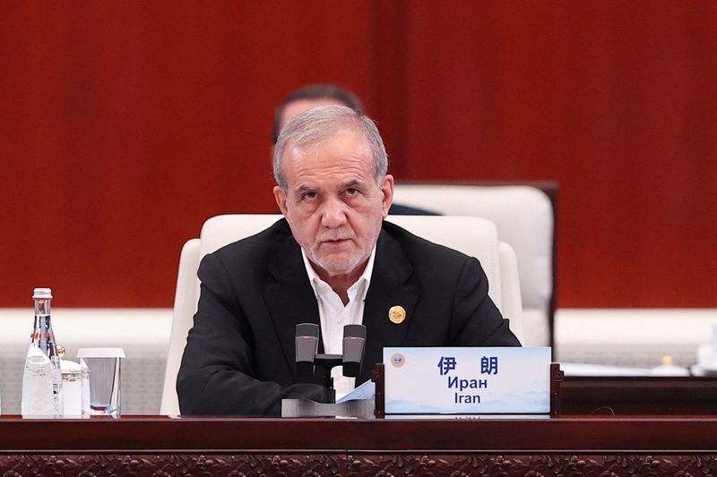 Presidente iraniano afirma que militares agirão com poder no país