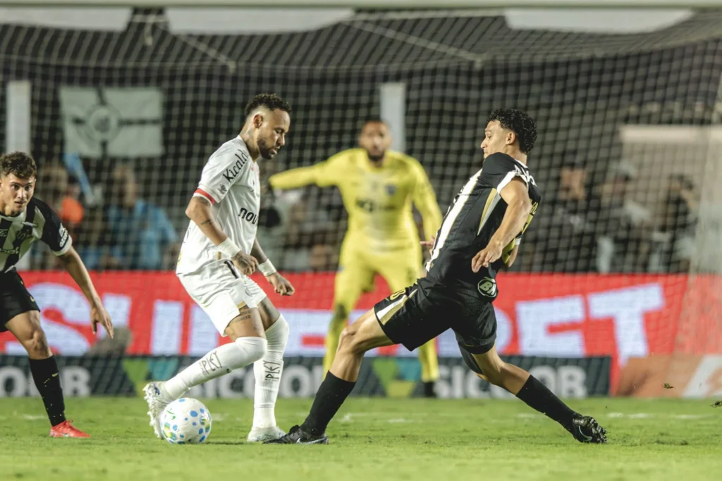 Neymar reage à polêmica e elogia arbitragem no jogo decisivo