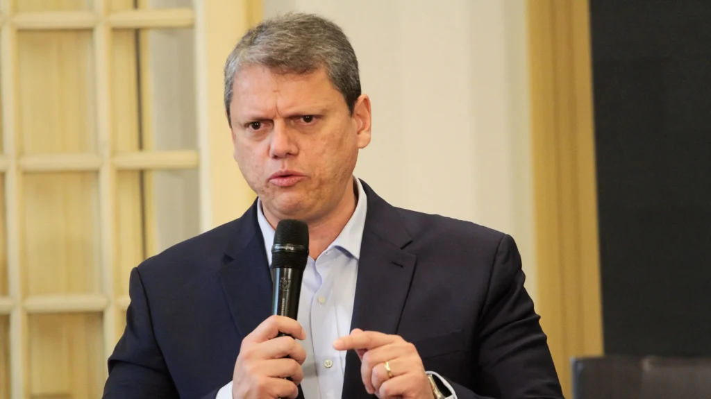 Tarcísio mobiliza equipe e acelera repasses para progresso rápido