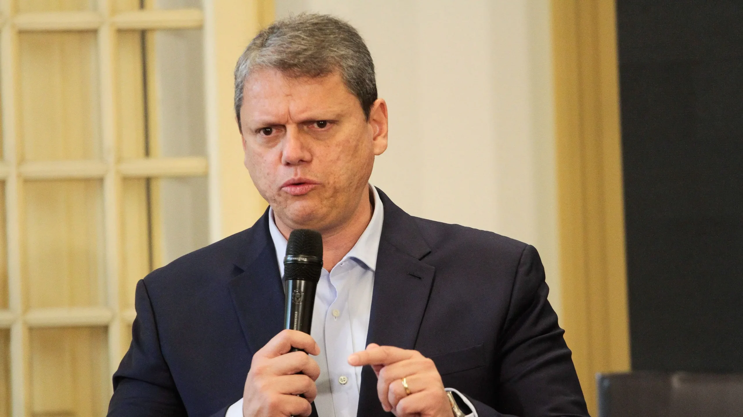 Tarcísio mobiliza equipe e acelera repasses para progresso rápido