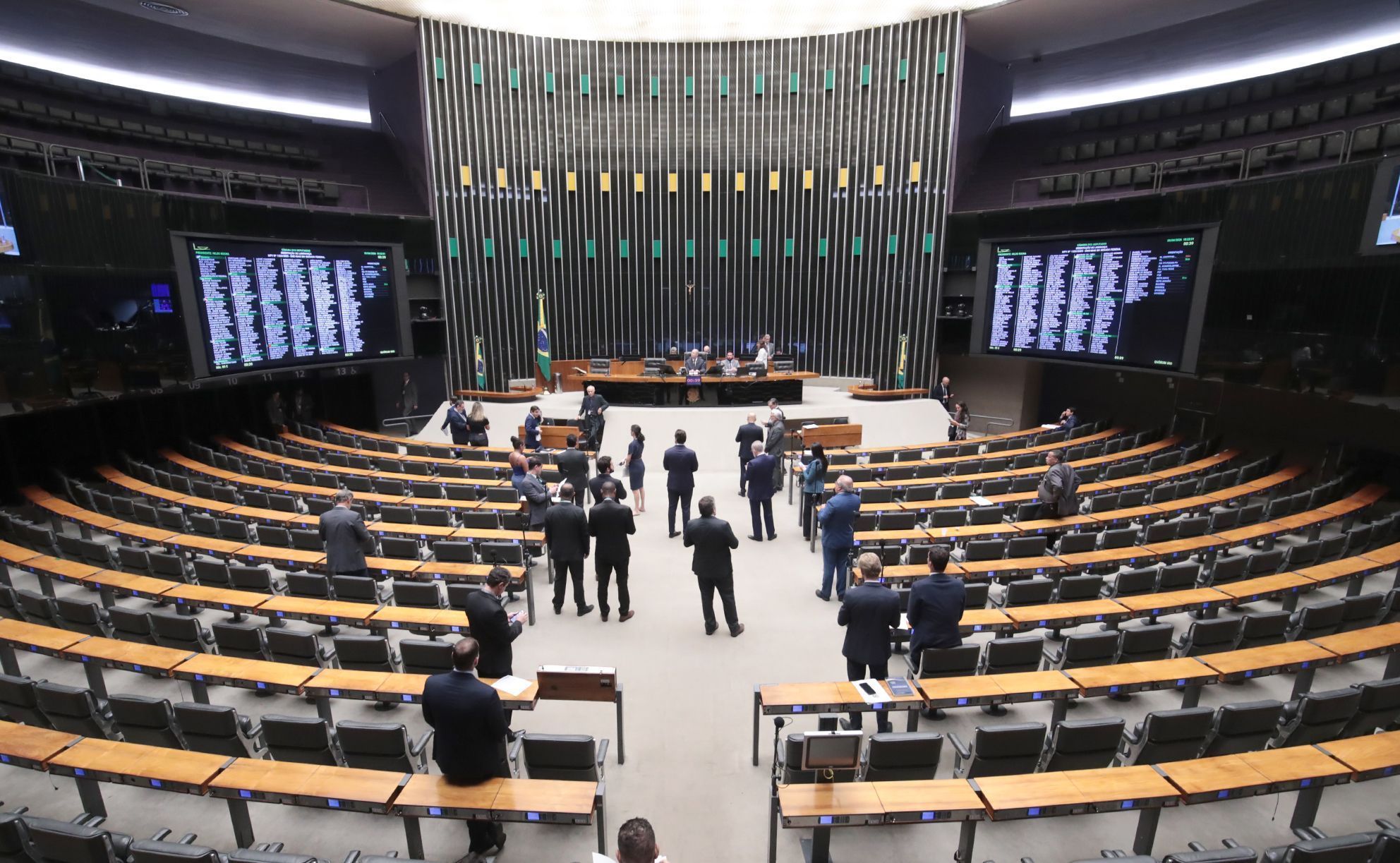 Câmara rejeita mudanças do Senado em MP sobre seguro-defeso