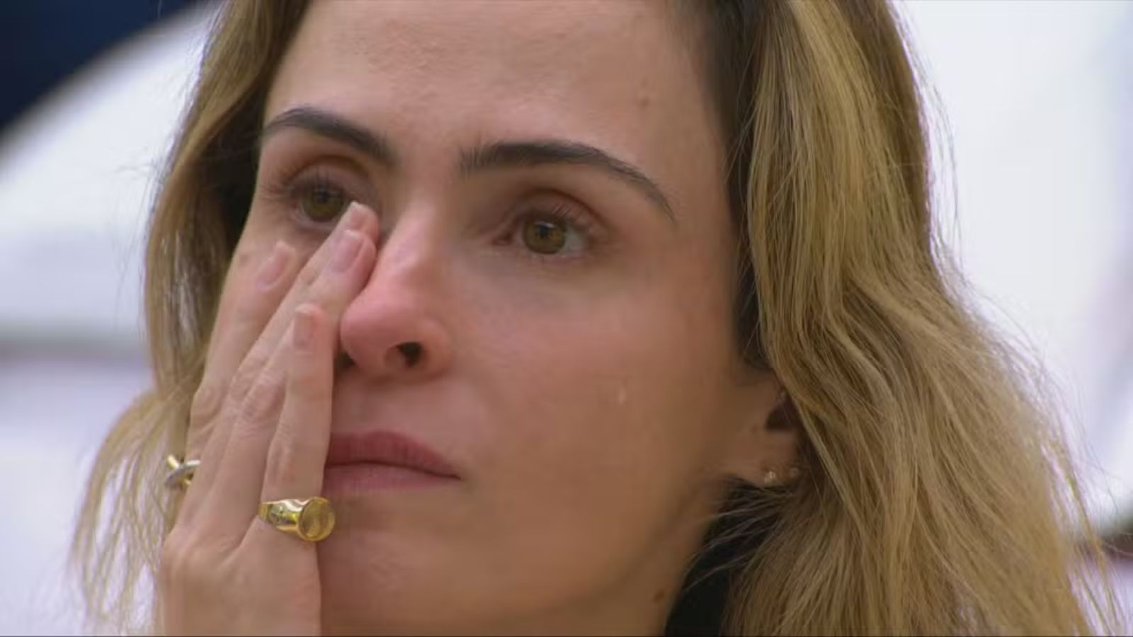 BBB 26: Ana Paula Renault chora ao lembrar do pai com emoção