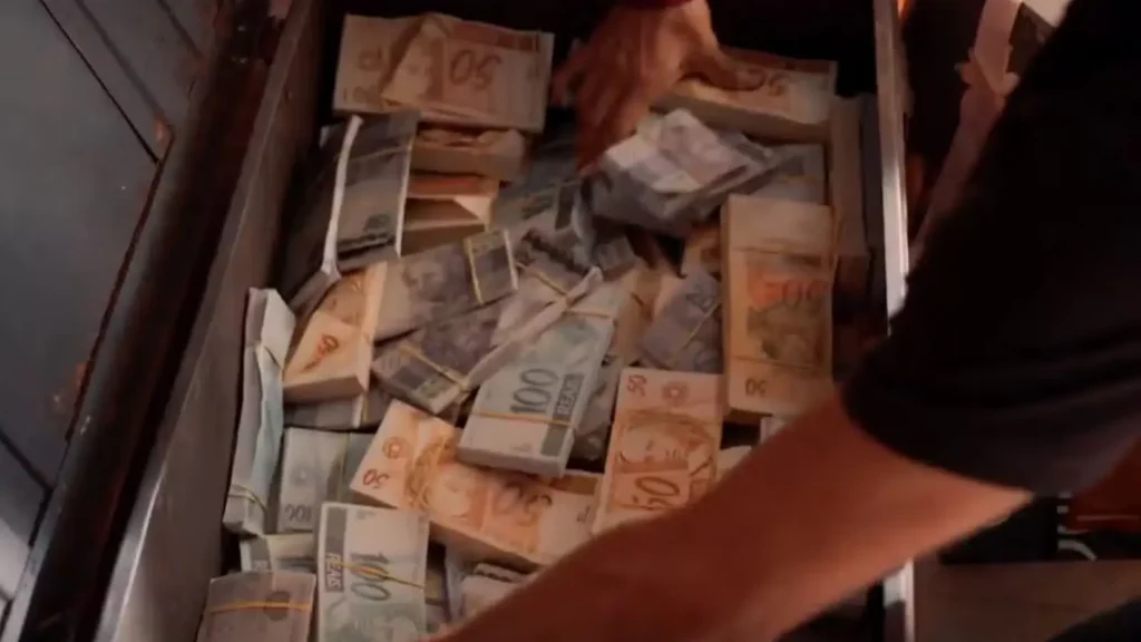 Descubra quem ficará com milhões na estátua "Três Graças"