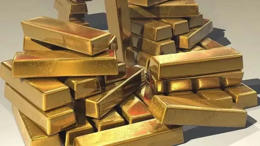Ouro fecha em queda com perspectiva sobre manutenção de juros