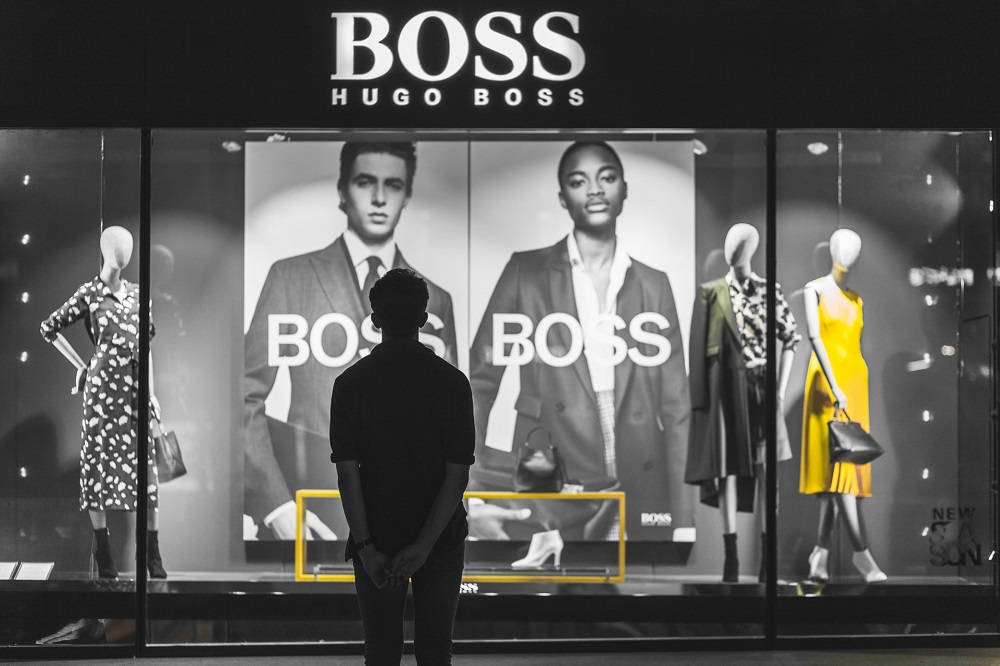 Hugo Boss supera previsões de lucro e cresce no cenário atual