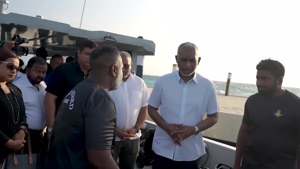 Presidente das Maldivas lidera buscas por mergulhadores italianos