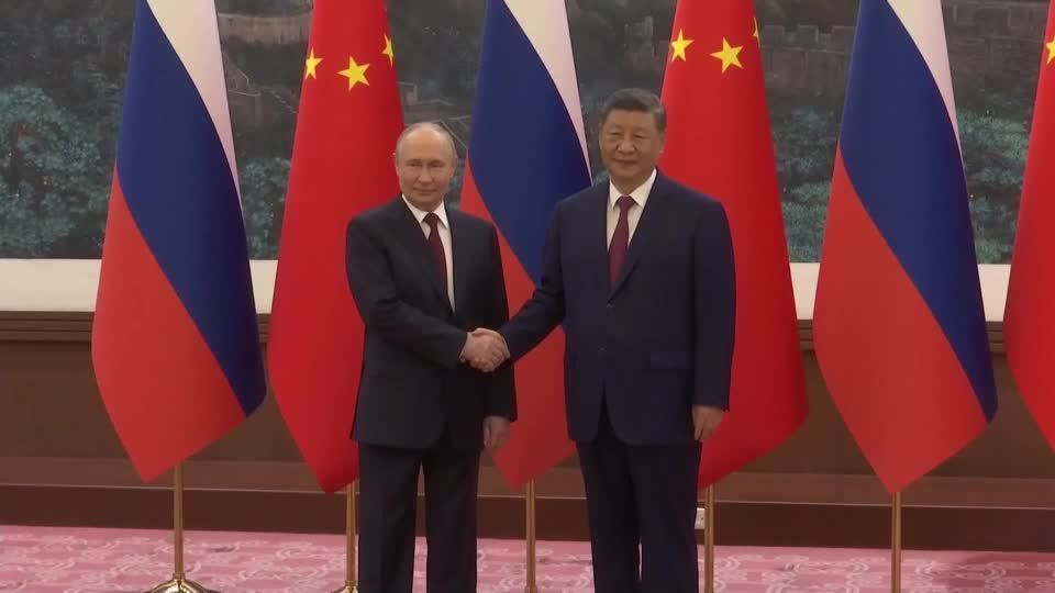 Putin e Xi Jinping se reúnem para fortalecer laços estratégicos.