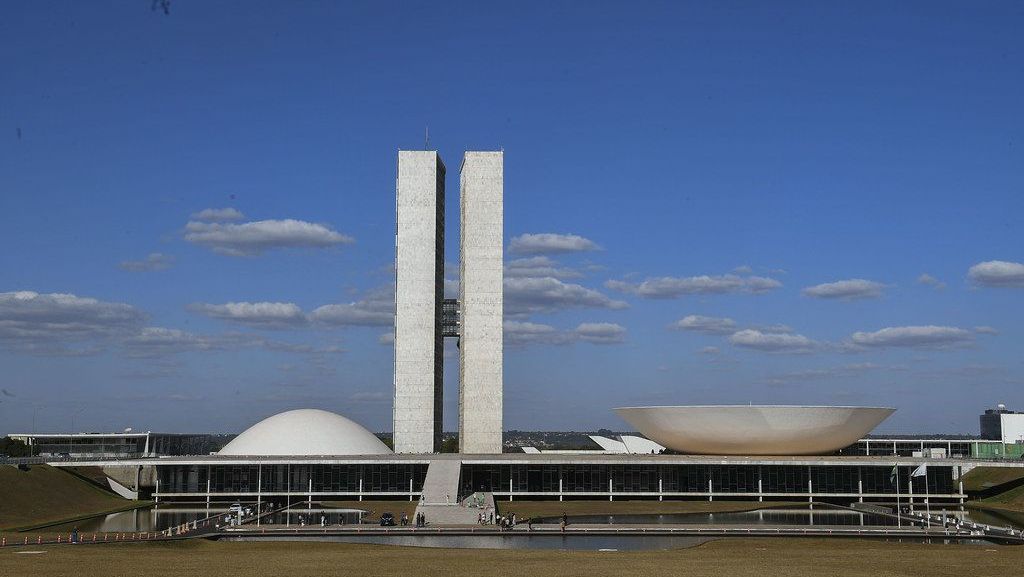 Com apoio de procuradores, PEC da autonomia financeira avança