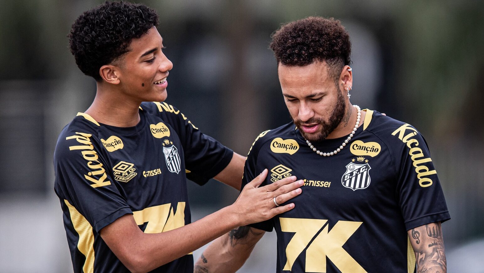 Polêmica entre Neymar e Robinho Jr. expõe crise no Santos