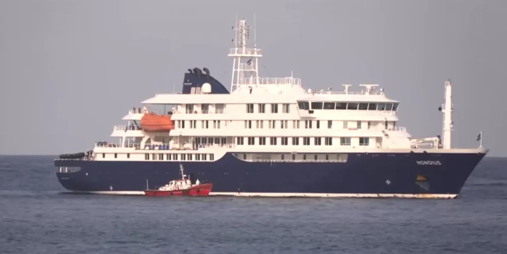 Navio com hantavírus parte rumo à Holanda com segurança.
