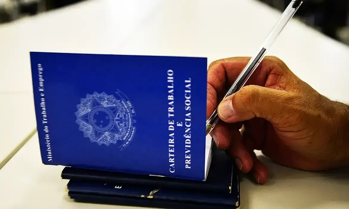 Baixa produtividade impede redução da jornada de trabalho eficazmente