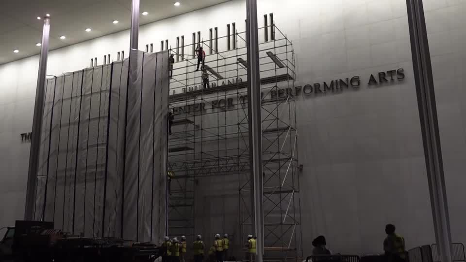 Equipes removem nome de Trump do Kennedy Center após decisão judicial