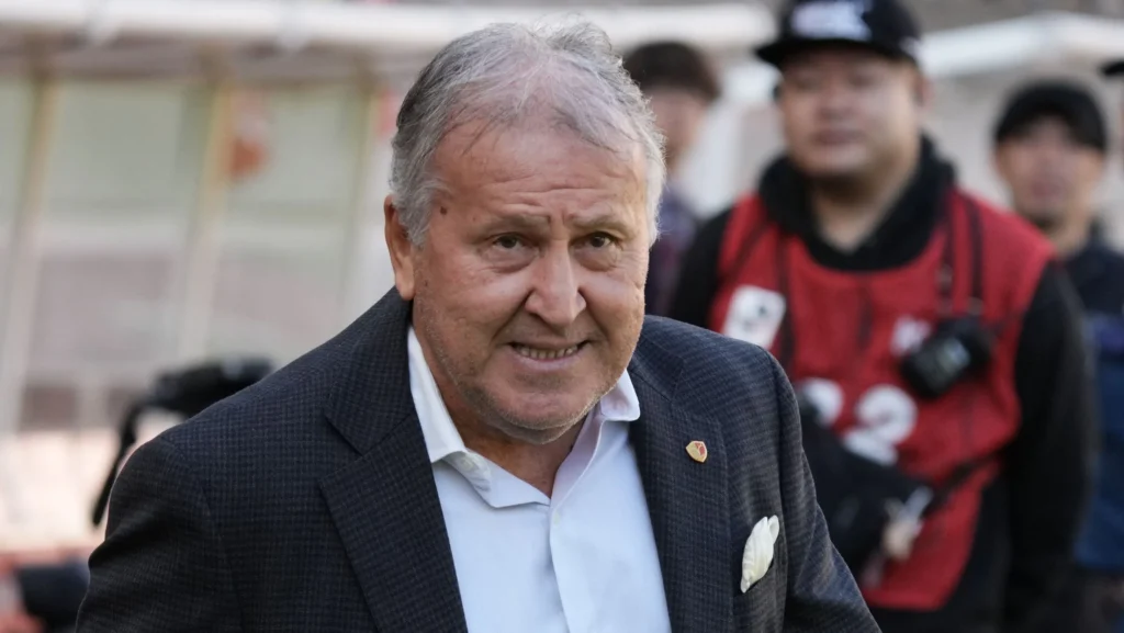 Técnico do Japão quer “ajuda” de Zico para vencer Brasil