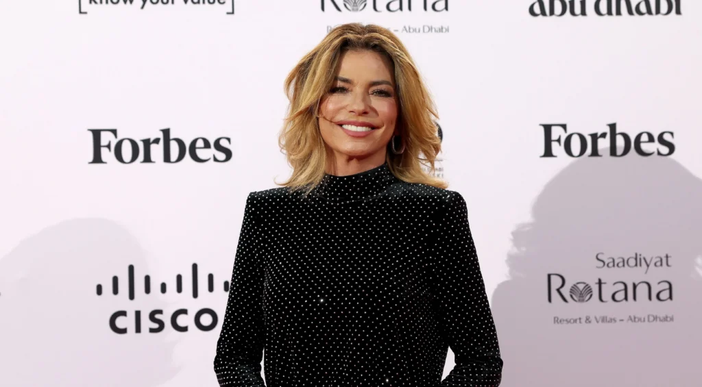 Aos 60 anos, Shania Twain revela confiança no próprio corpo