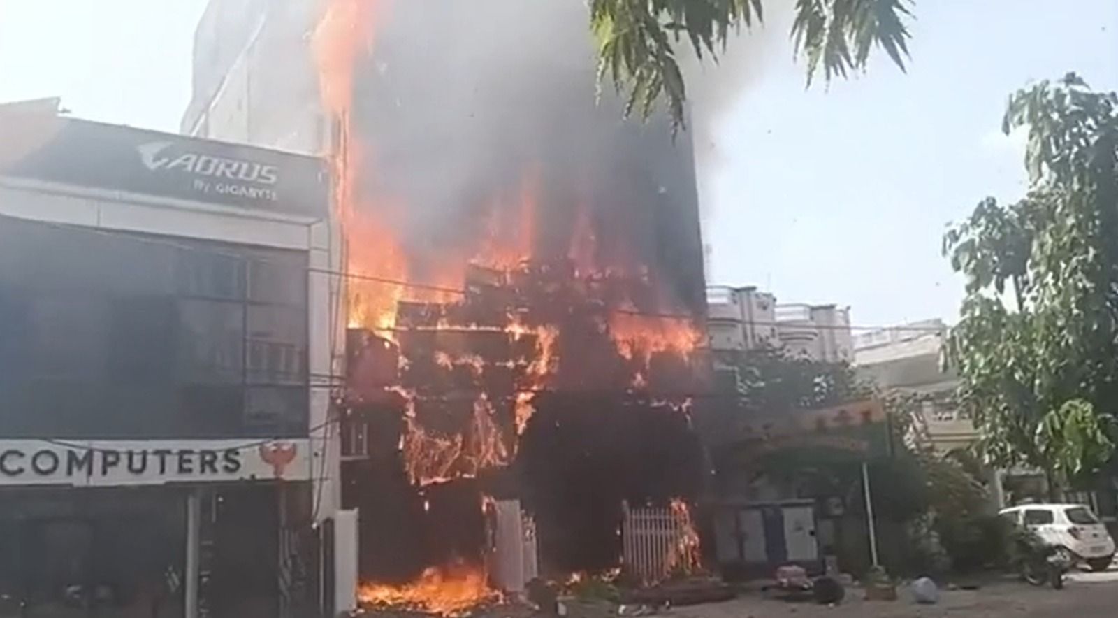 Incêndio em centro de treinamento na Índia deixa 15 mortos