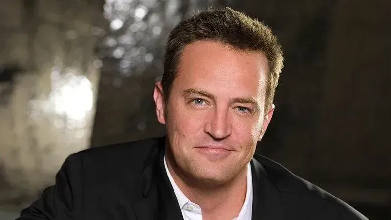Médico de Matthew Perry pede julgamento como traficante justificado
