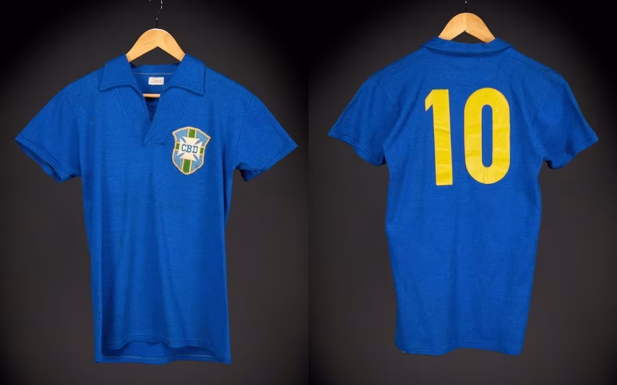 Camisa usada por Pelé na Copa de 1958 vai a leilão milionário