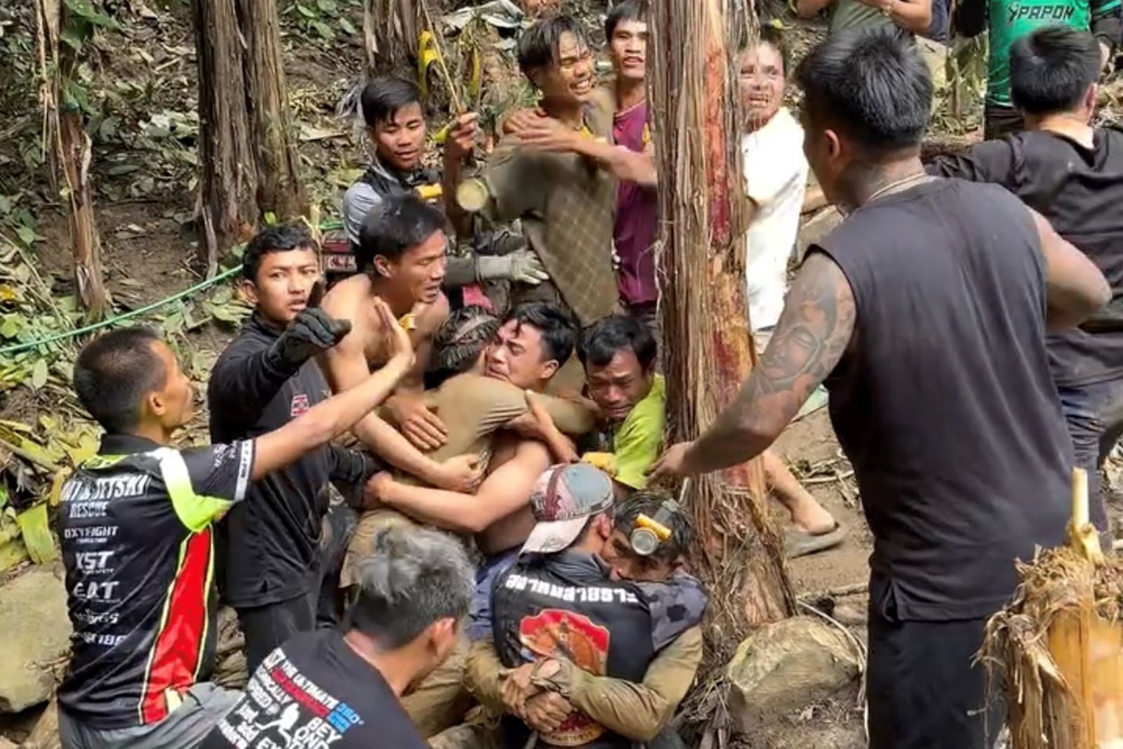 Caverna no Laos: emoção e desafios do resgate das crianças