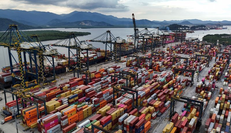 Autoridade Portuária assina licitação para aprofundar Porto de Santos e otimizar operações.
