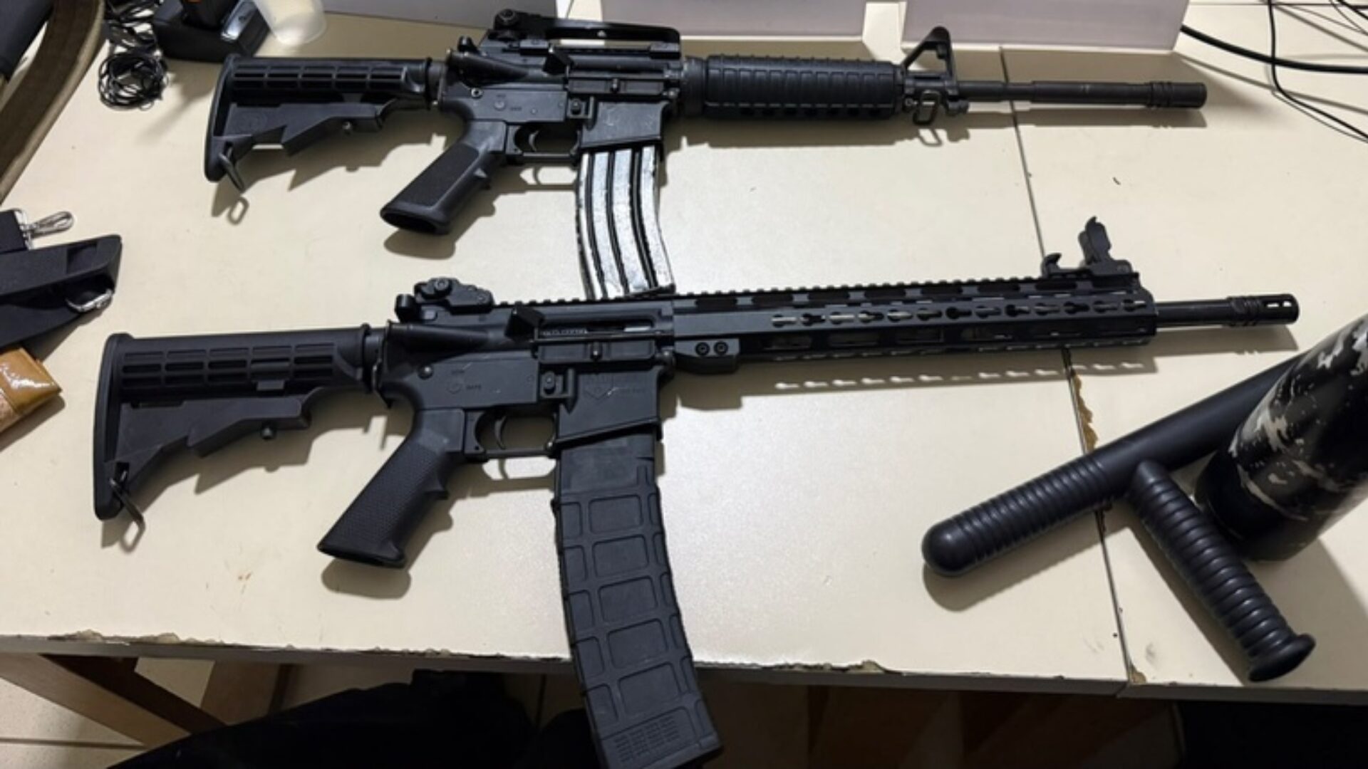 Armazém de armas é encontrado e três são presos em operação no Acre
