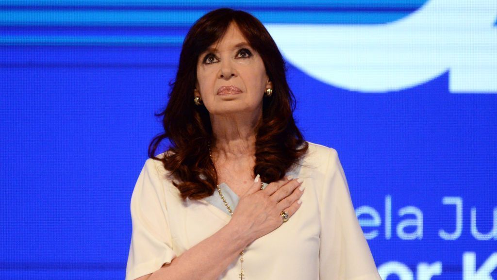Cristina Kirchner contrata advogado brasileiro para defesa legal