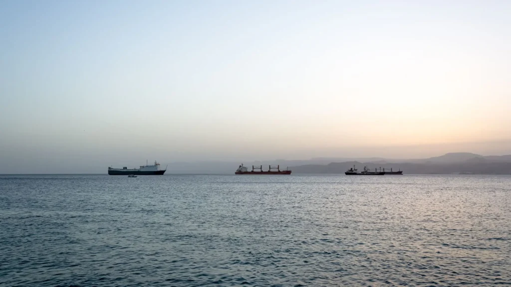 Tráfego no Mar Vermelho diminui após ataque dos Houthis