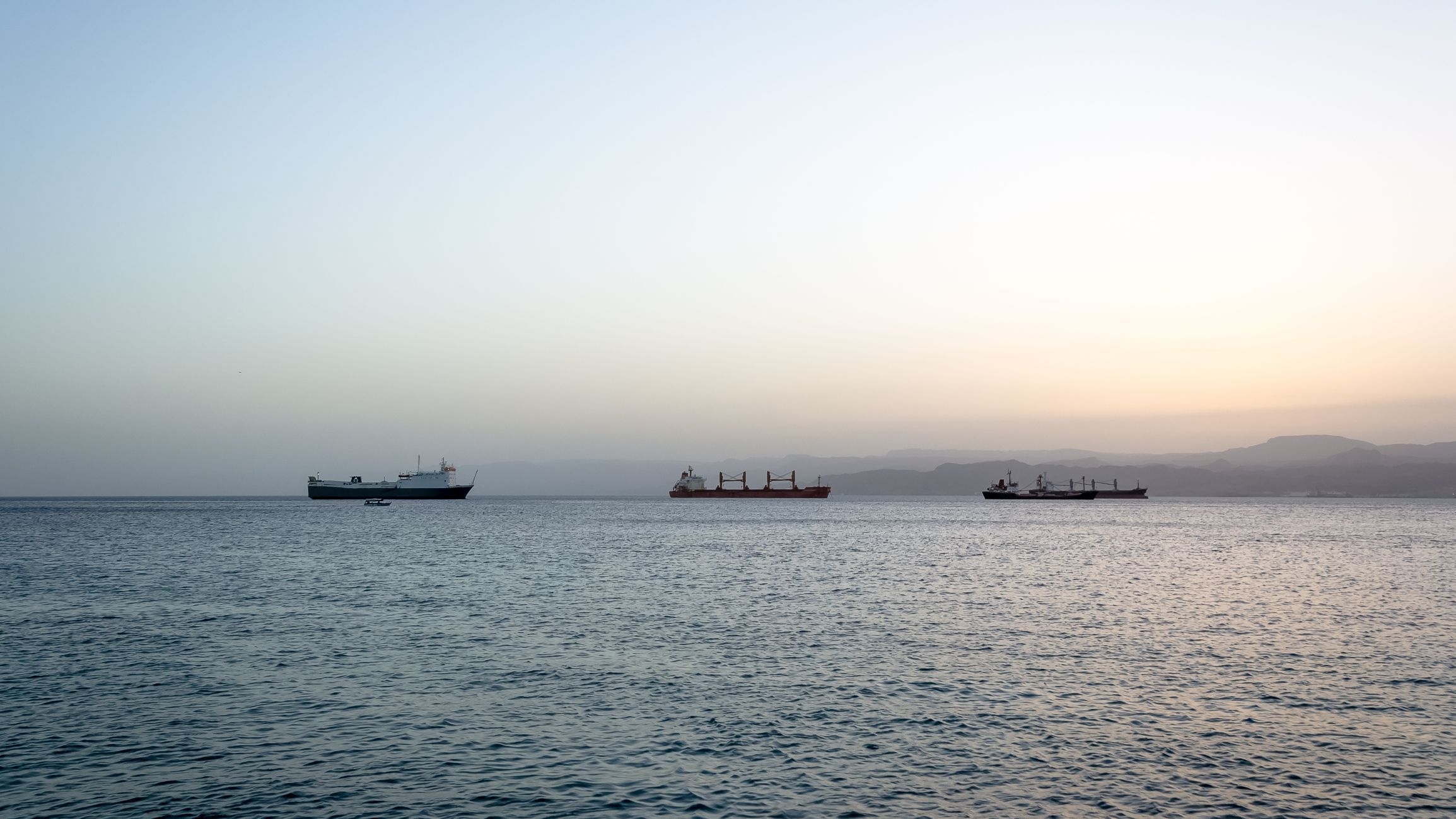 Tráfego no Mar Vermelho diminui após ataque dos Houthis