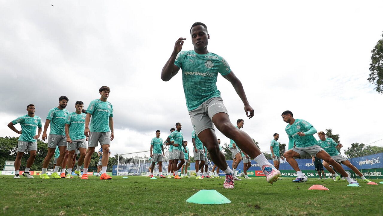 Arias volta aos treinos do Palmeiras e se prepara para o retorno