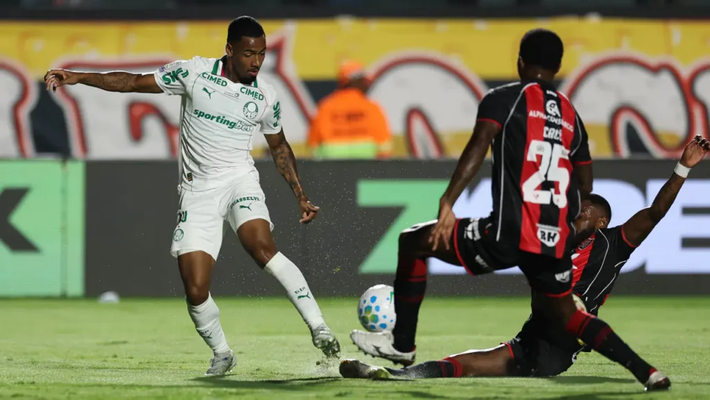 Presidente do Vitória detona arbitragem e critica decisão da CBF